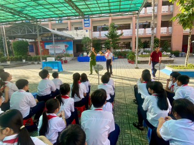 🌿 TRƯỜNG THCS ĐỊNH HÒA TỔ CHỨC SINH HOẠT CHUYÊN ĐỀ KẾT HỢP QUYÊN GÓP ỦNG HỘ ĐỒNG BÀO BỊ ẢNH HƯỞNG BÃO SỐ 10 VÀ TRAO HỌC BỔNG CHO HỌC SINH CÓ HOÀN CẢNH KHÓ KHĂN 🌿