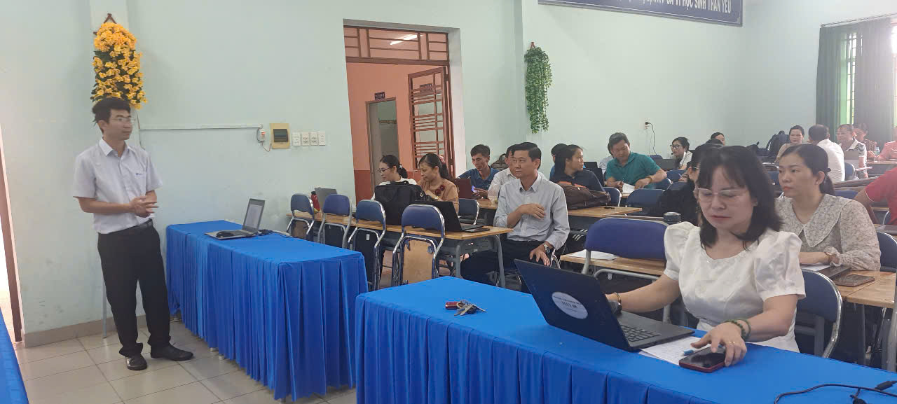 TRƯỜNG THCS ĐỊNH HÒA THAM GIA TẬP HUẤN CHUYÊN MÔN VỀ CSDL-VNEDU