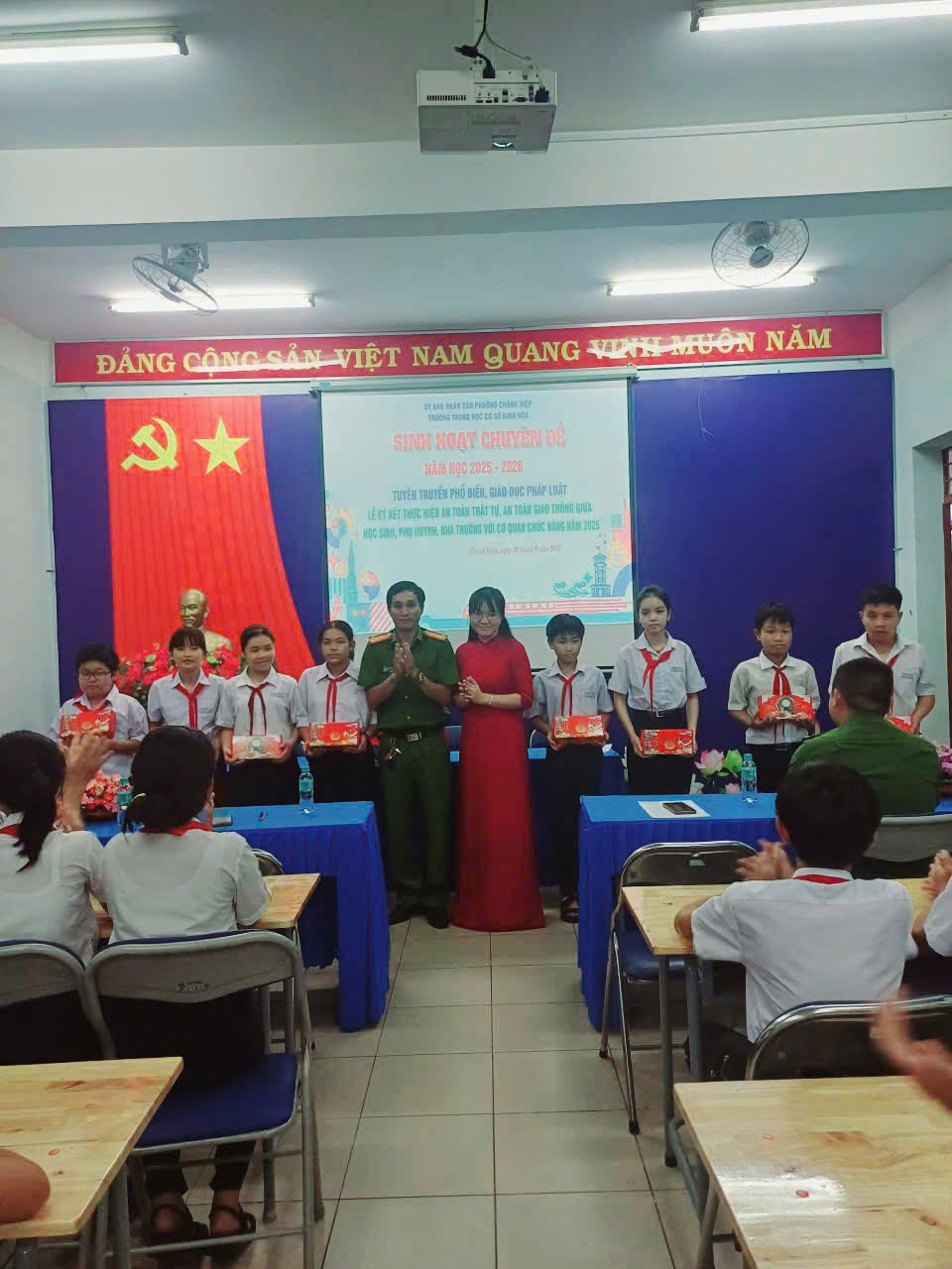 z7063117779141 a567fc44ff9a92e52ed923ae5878e849