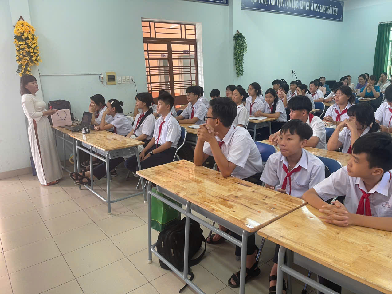 TRƯỜNG THCS ĐỊNH HÒA TỔ CHỨC TIẾT THAO GIẢNG SINH HOẠT LỚP VỚI CHỦ ĐỀ: PHÁT HUY VAI TRÒ CỦA CÁN SỰ BỘ MÔN TRONG VIỆC NÂNG CAO KẾT QUẢ HỌC TẬP CỦA HỌC SINH