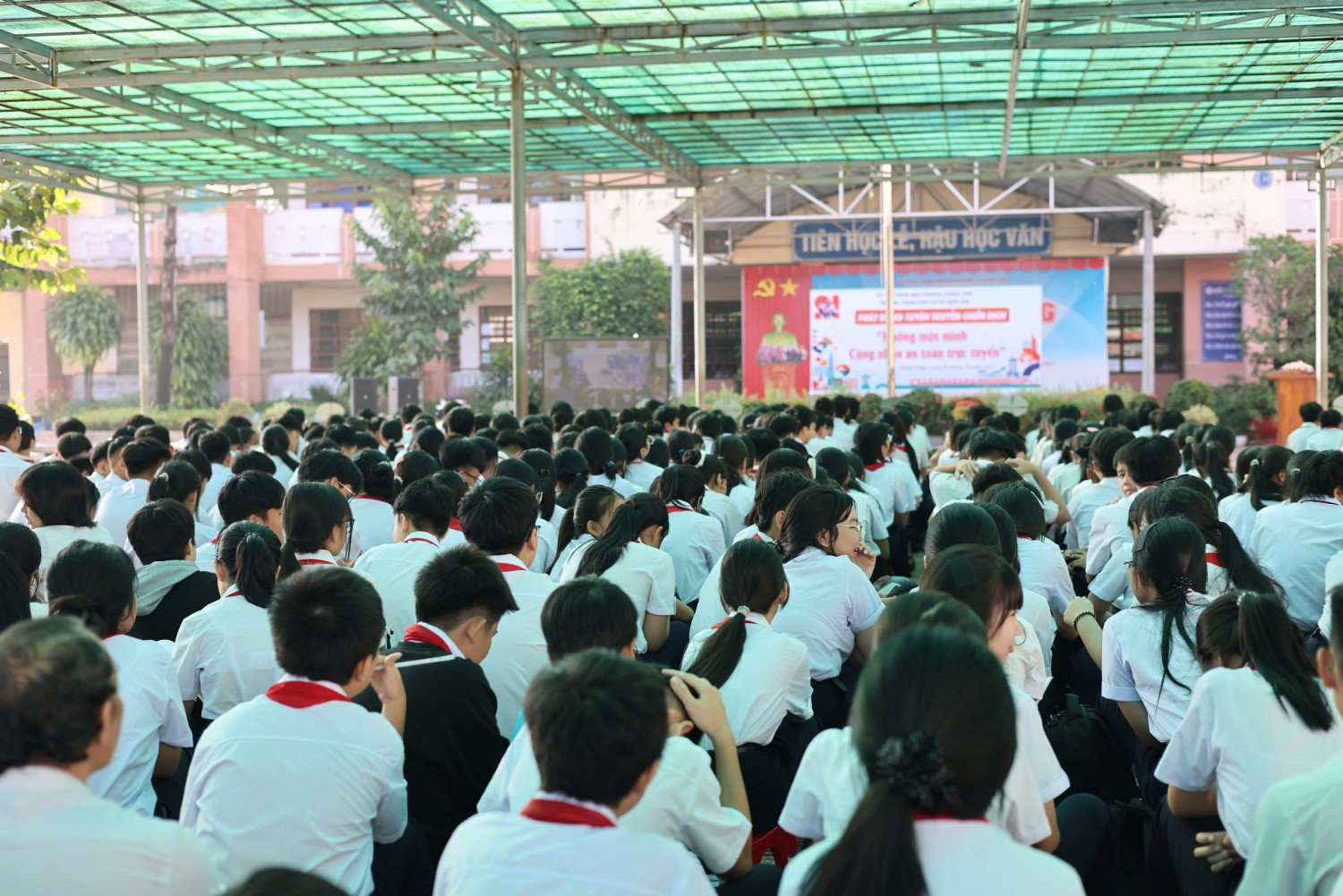 🛡️ TRƯỜNG THCS ĐỊNH HÒA HƯỞNG ỨNG CHIẾN DỊCH “KHÔNG MỘT MÌNH – CÙNG NHAU AN TOÀN TRỰC TUYẾN”