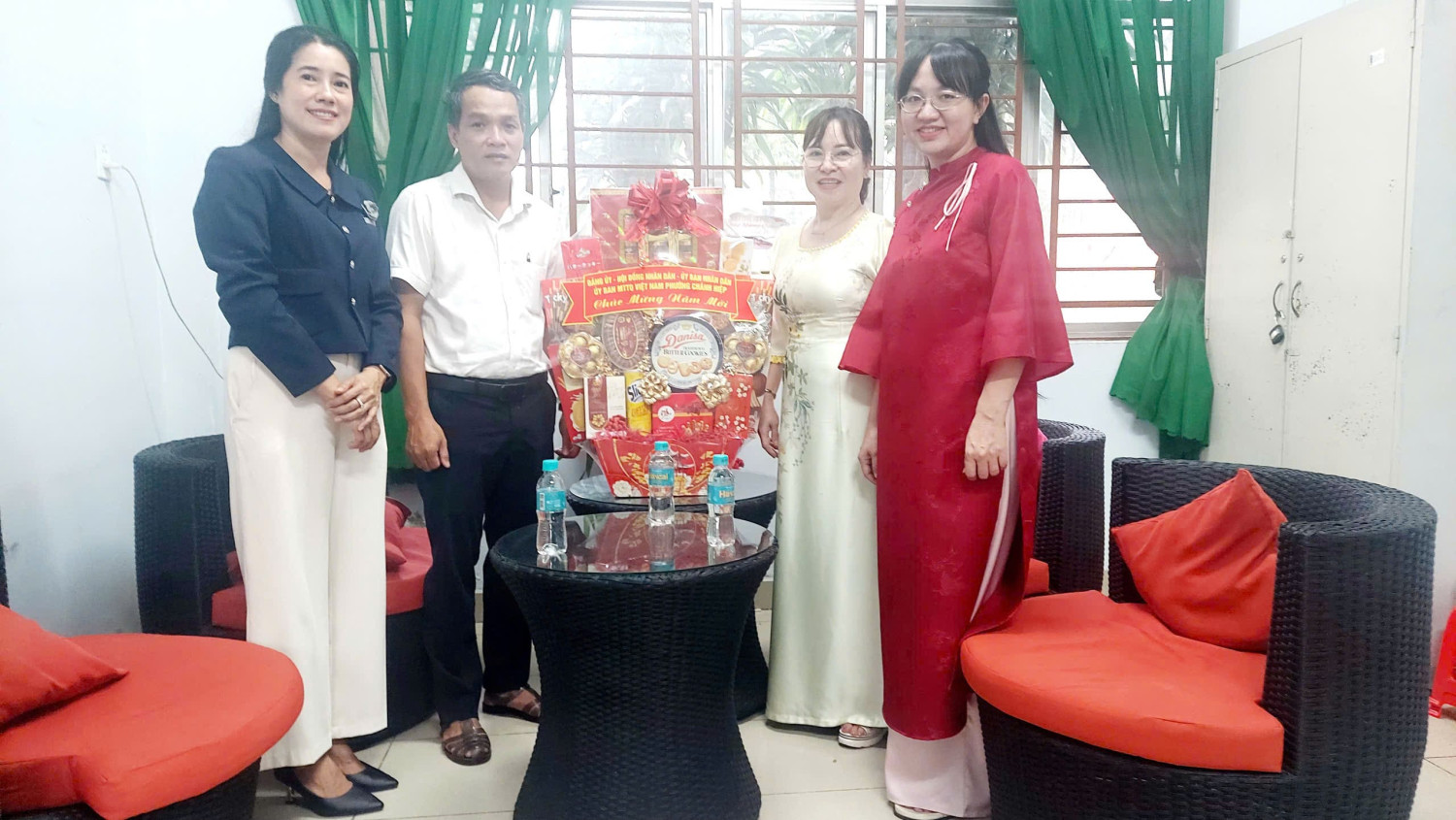 PHƯỜNG CHÁNH HIỆP THĂM, TẶNG QUÀ TẾT TRƯỜNG THCS ĐỊNH HÒA