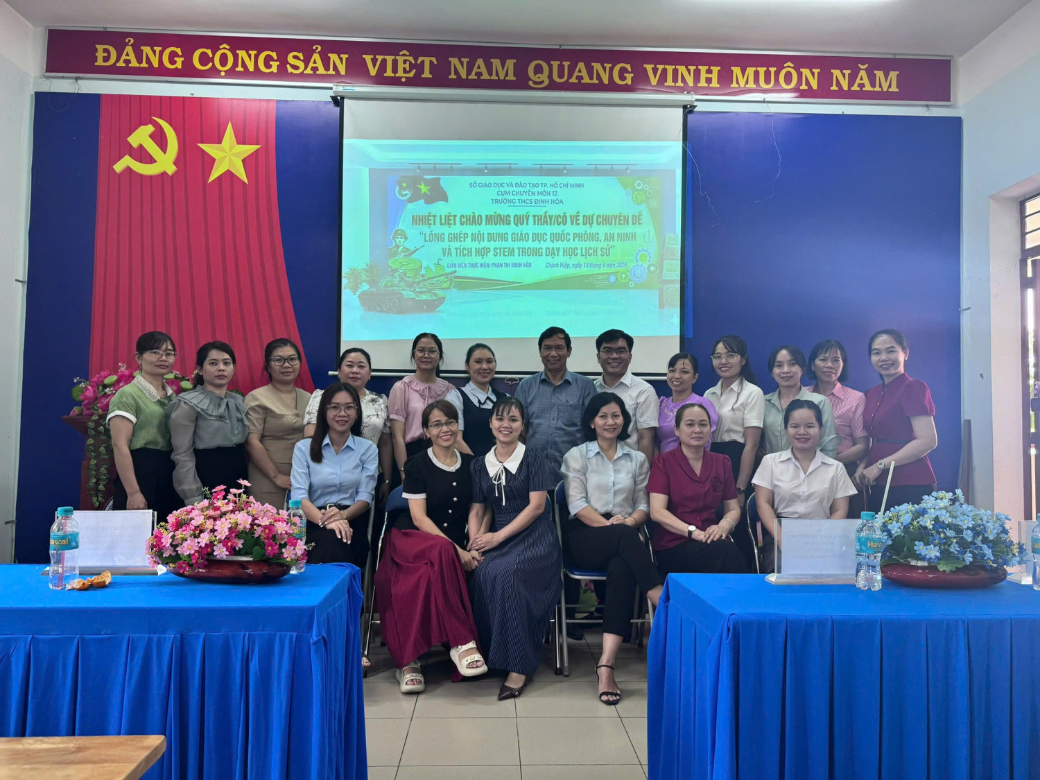 SINH HOẠT CHUYÊN MÔN CỤM 12: CHUYÊN ĐỀ “LỒNG GHÉP NỘI DUNG GIÁO DỤC QUỐC PHÒNG, AN NINH VÀ TÍCH HỢP STEM TRONG DẠY HỌC LỊCH SỬ”